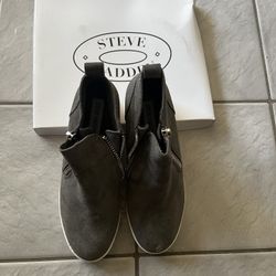 Steve Madden Gray Suede Boots size 9M