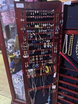 Earrings  Bracelets N Necklaces 