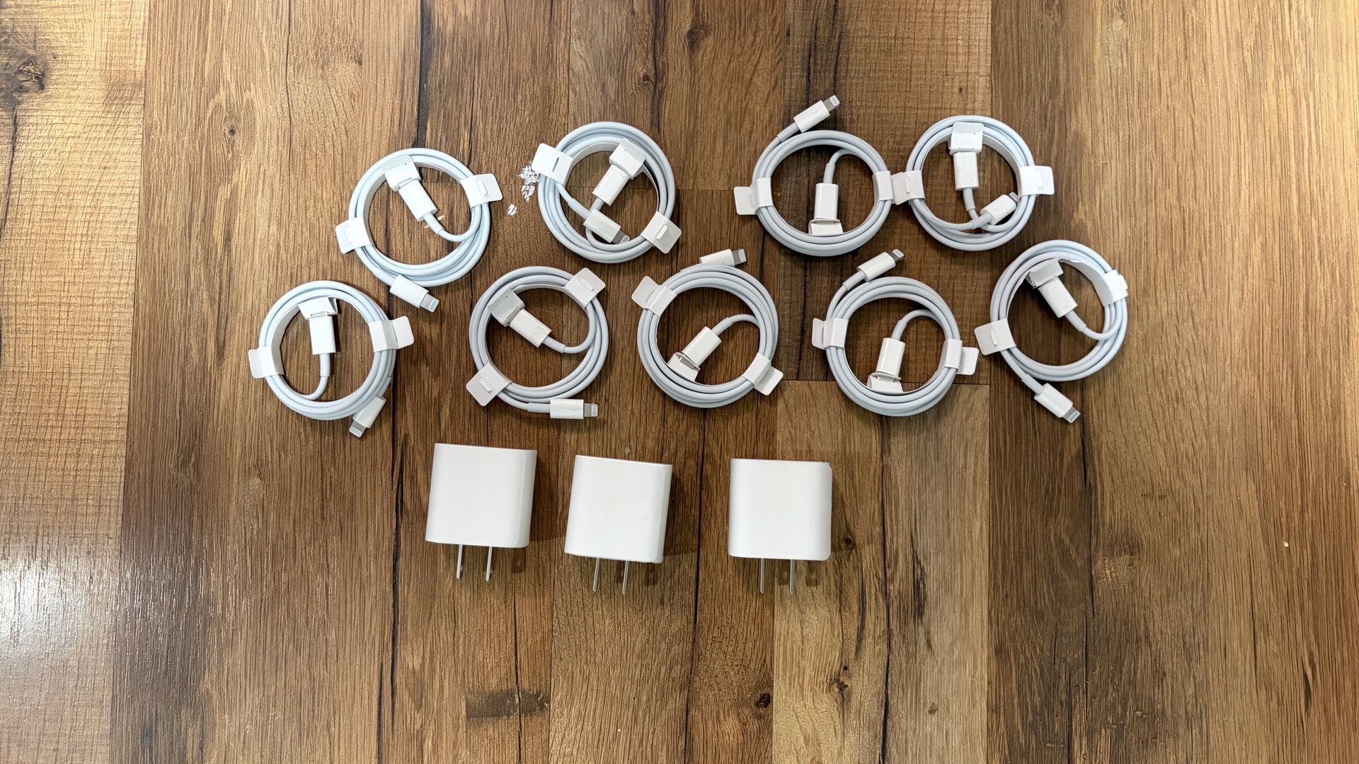 9x APPLE usb-c to lightning cables, 3 usb c apple bricks NEW