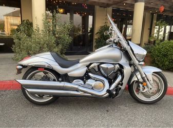 Suzuki Muscle Cruiser BEAUTIFUL AND PRISTINE