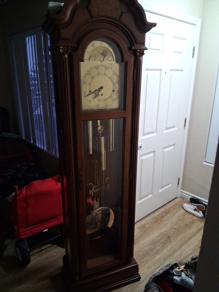 Pearl Grandfather Clock 1985