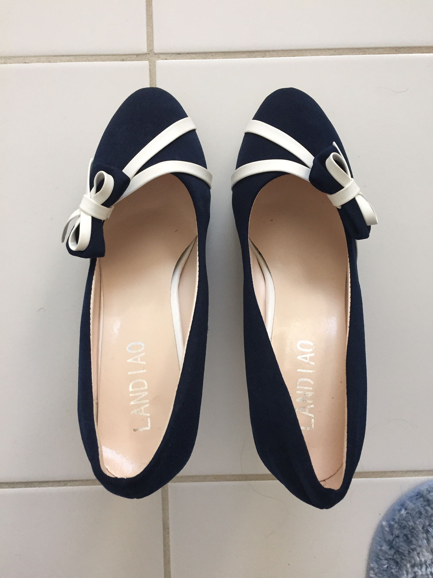 Anthropologie Landiao Navy Blue And White Bow Tie Heels