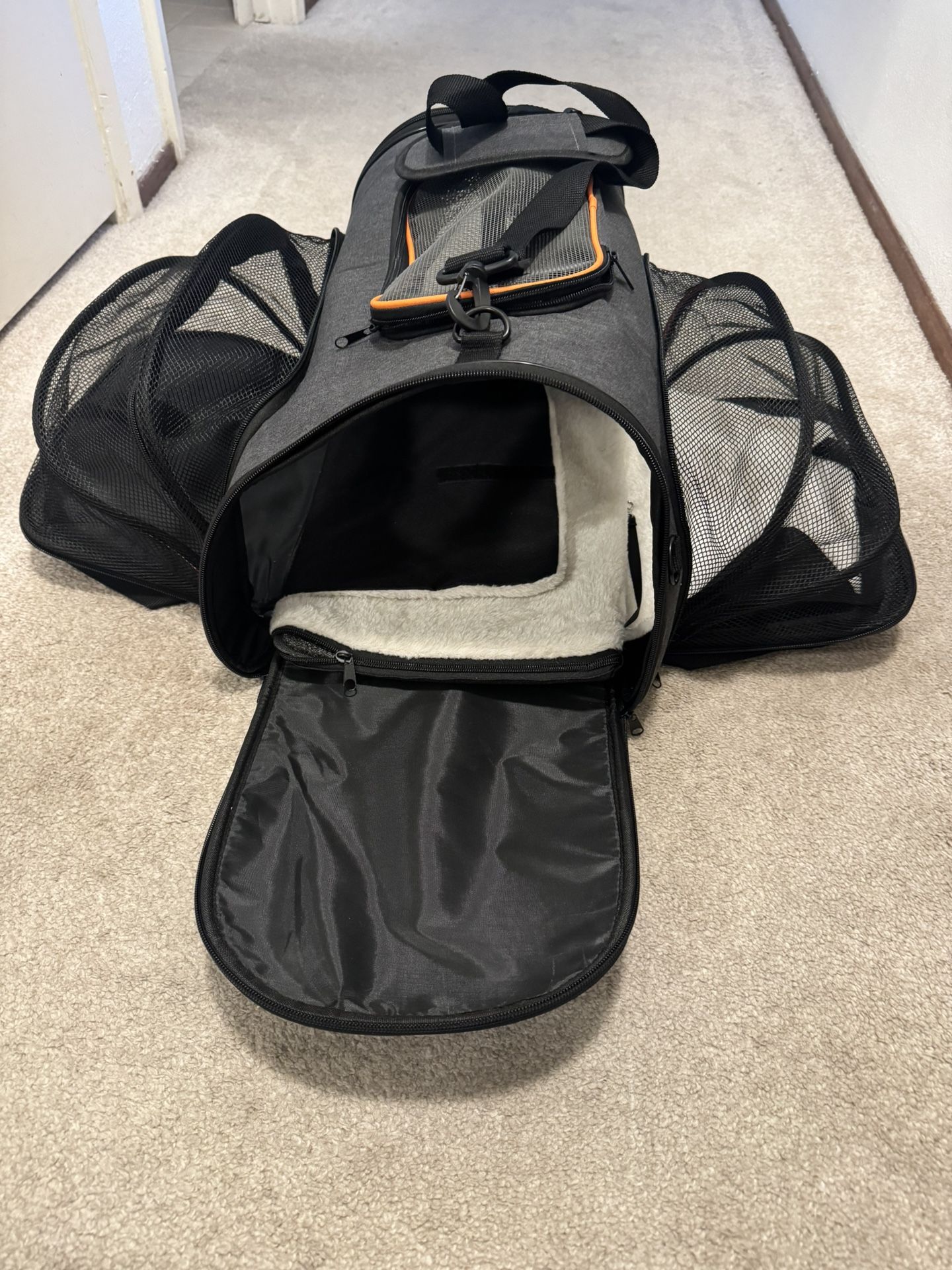 Pet Deluxe Pet Carrier