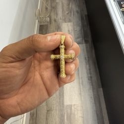 18k Cross Pendant 