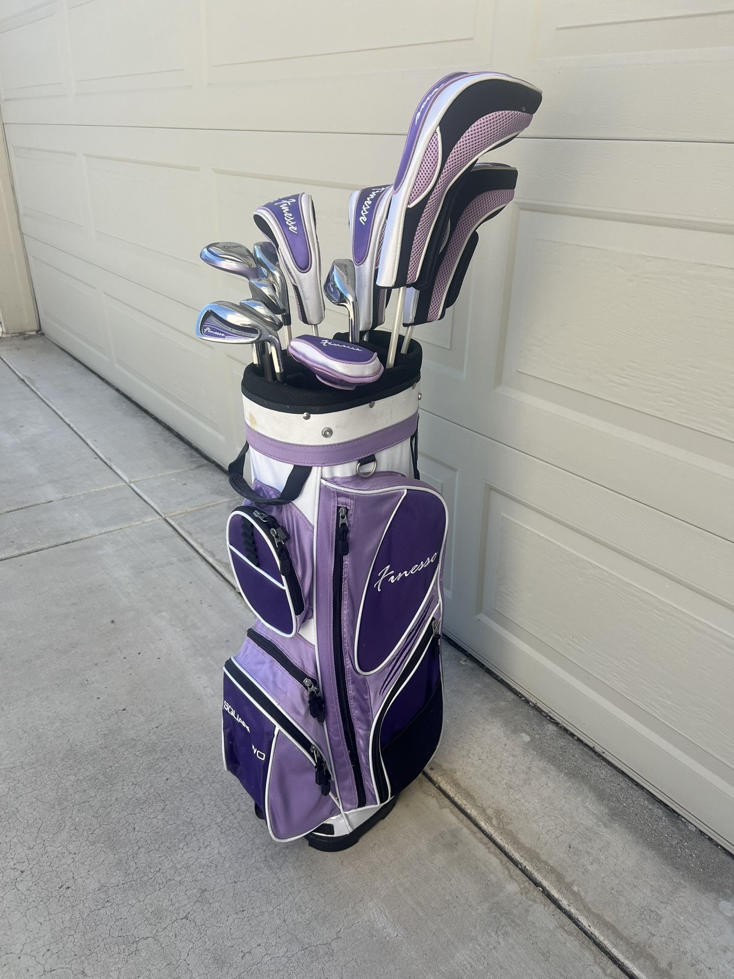 Ladies Golf Set $70 (used 2 times) *CASH ONLY*