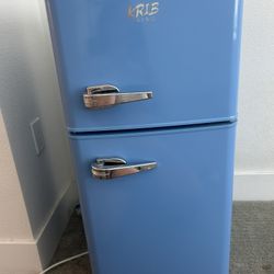 mini fridge 