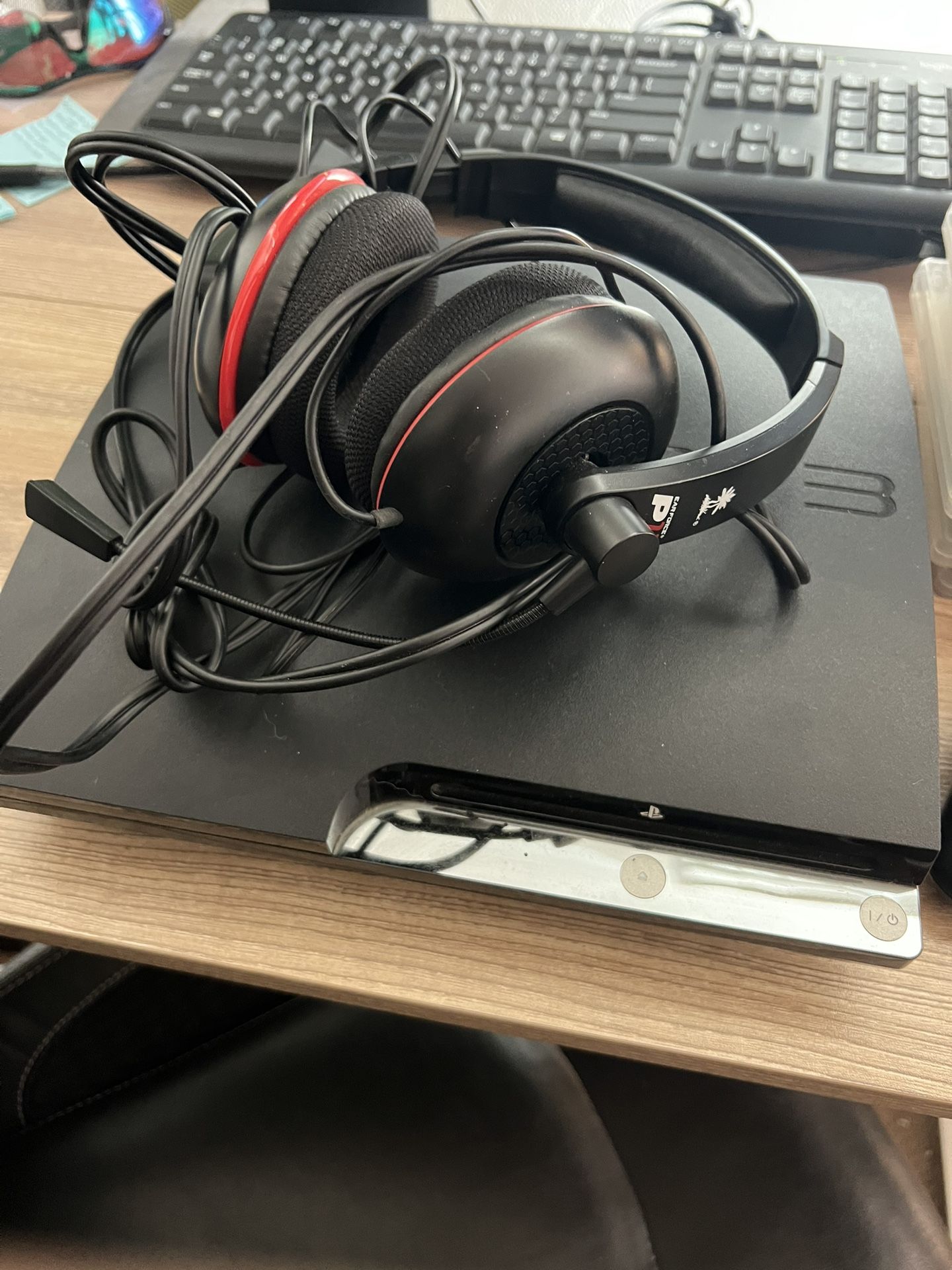 PS3 with 4 Controllers, Games & Turtle Beach headphones