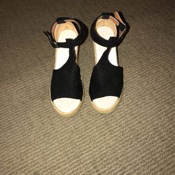 Size 7 Woman’s Shoes