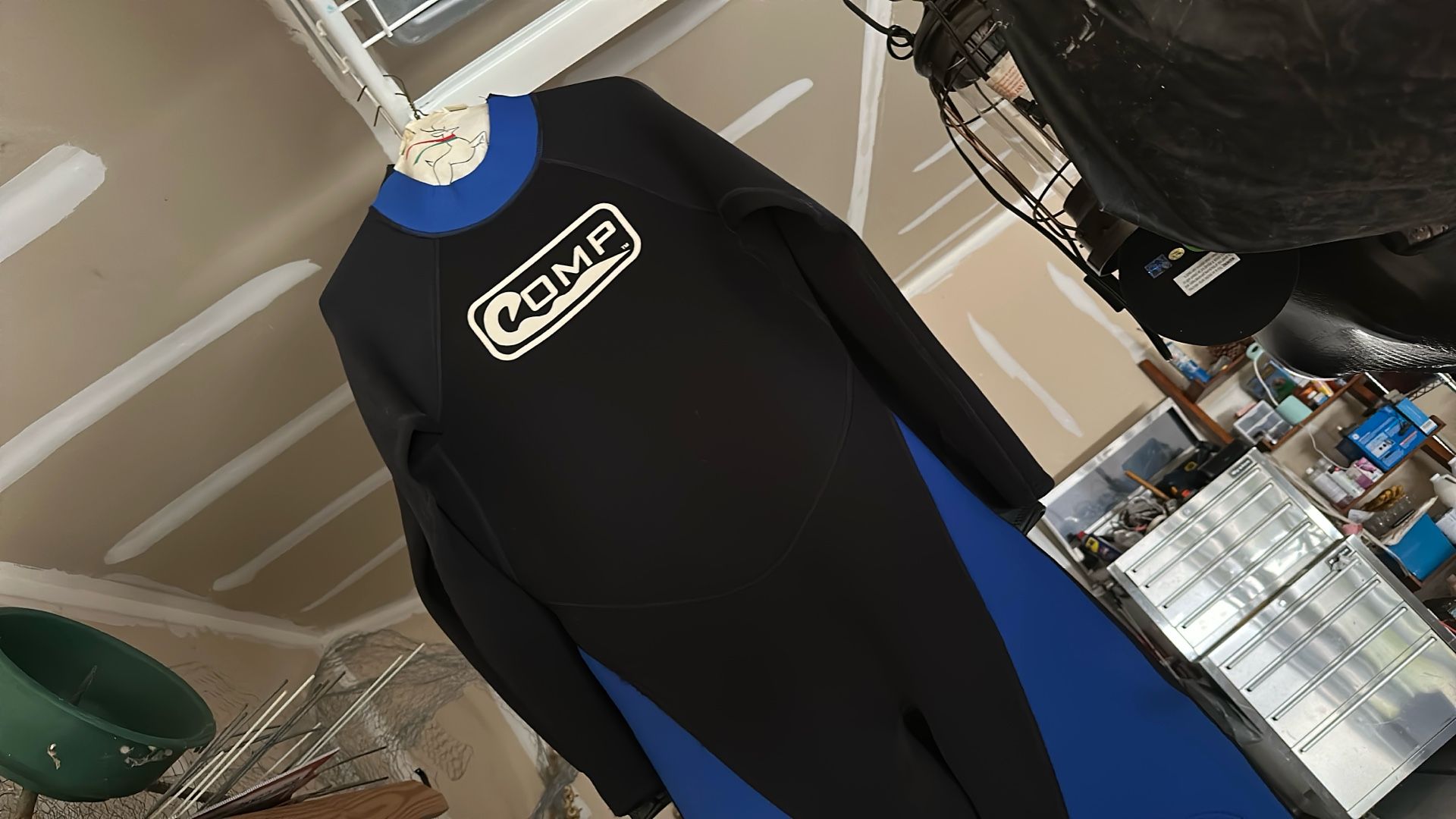 2 Men’s Large Wetsuits 
