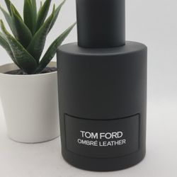 TOM FORD 

Ombré Leather Eau de Parfum

3.4 fl (25-30% USED) 
