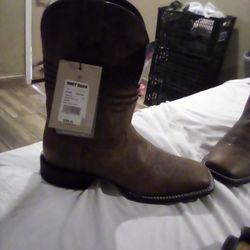 New Arriat Men's Boots Sz 10D