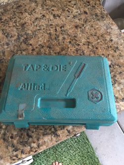 Gear wrench tap and die set
