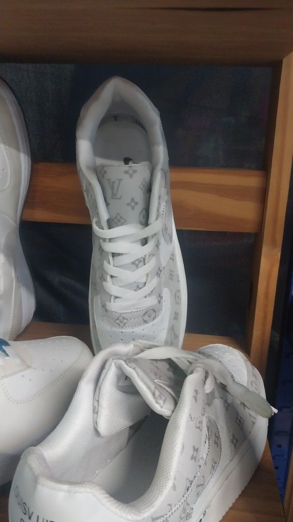 Tennis Shoes