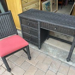 Lexington Wicker Desk And Chair 