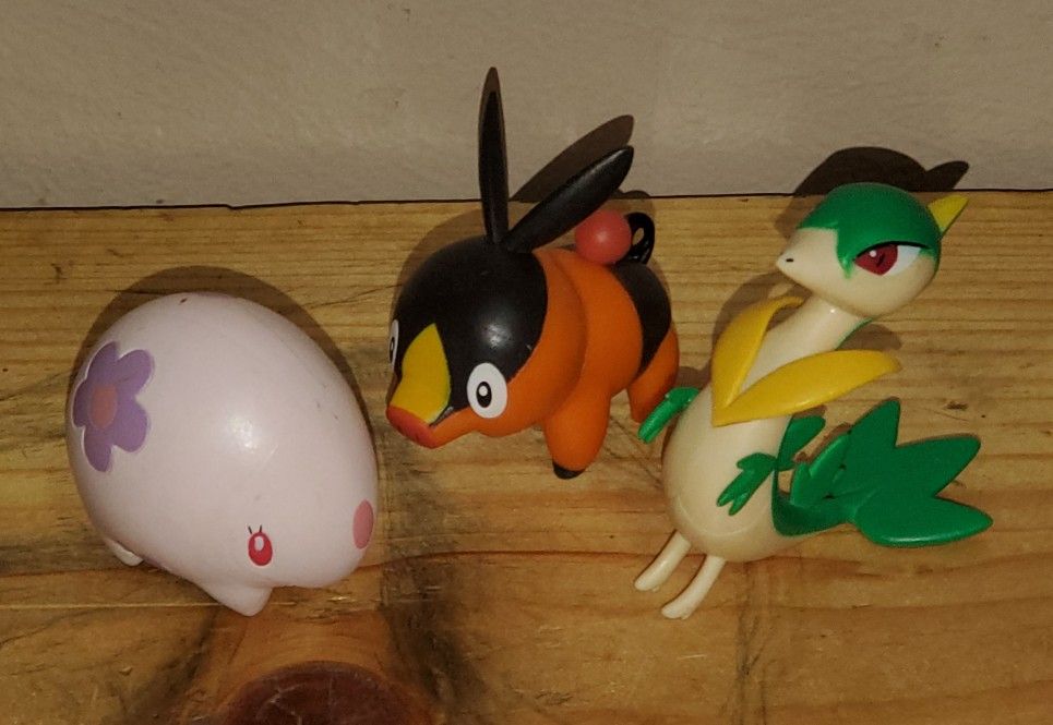 2011 Pokemon Figure Collection By Jakks! Tepig, Munna And Servine 3" Figures! Good Condition!
