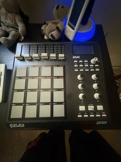 AKAI MPD26 MIDI Beat Maker – Fully Working