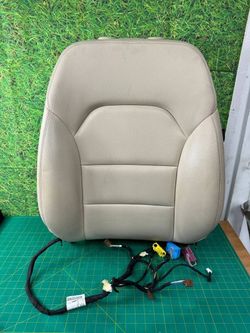 14-19 MERCEDES GLA250 x156 FRONT LEFT SEAT UPPER CUSHION OEM