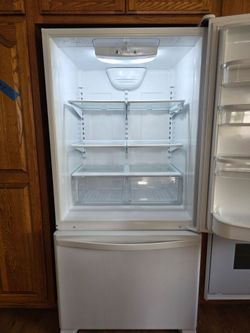 Whirlpool Bottom Freezer Refrigerator 22.1 Cu. Ft - Excellent Condition