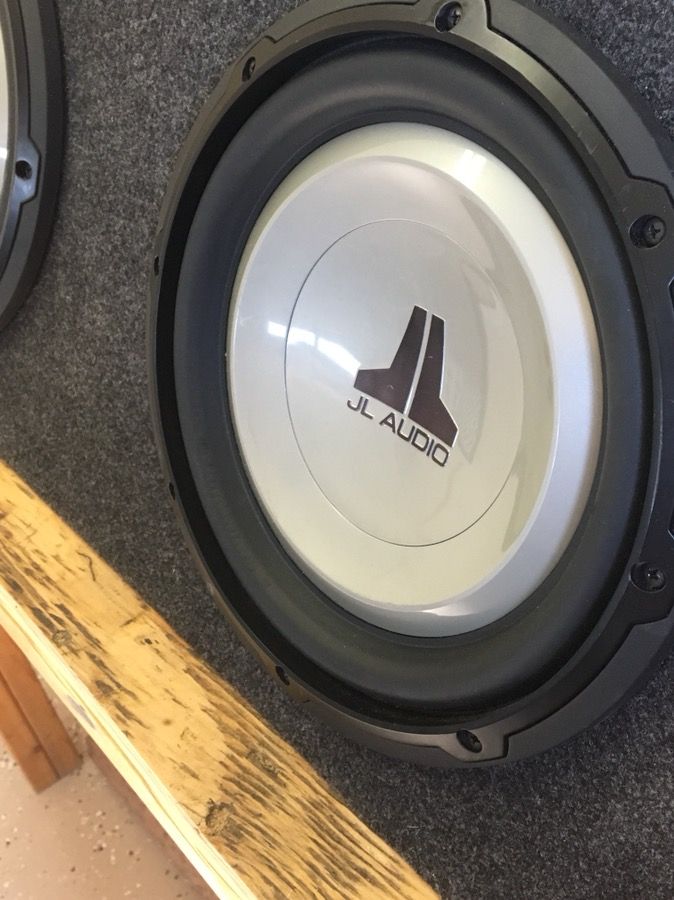 JL Audio 2 10” Inch subwoofers Sub w/ enclosure 10w1v24 300 watt rms