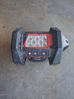 Milwakee light w battery