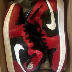 Red Black And White Jordan 1s Mens Size 10