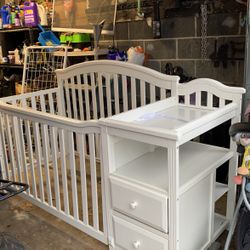 Baby Crib With Changing Table And Drawers