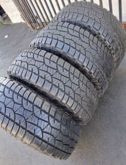 275/70r18 marca COOPER en perfectas condiciones de vida las 4
