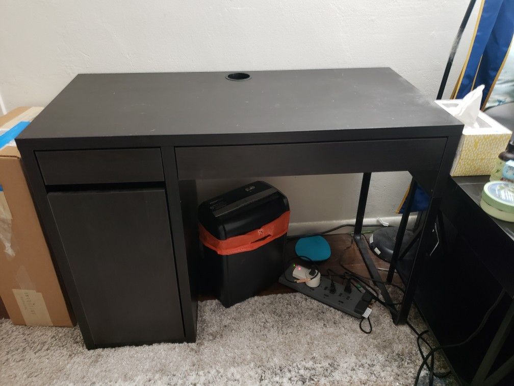 Small Desk With Drawers And Shelves