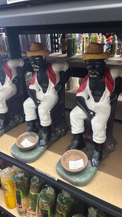 Seated Figure Statue with Straw Hat / estaua Jose Sentado