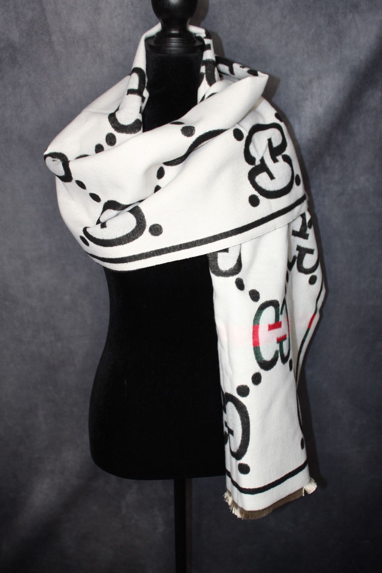 Gucci Scarf - Black & white 