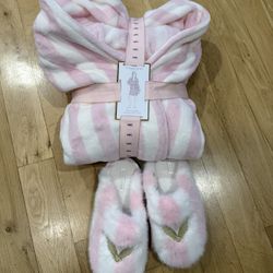 Victoria Secret Robe M/L & Matching Slippers M