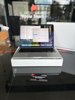 Apple 13” MackBook Air M4 Chip 16GB RAM 256SSD! 90 Days Warranty! Financing available!