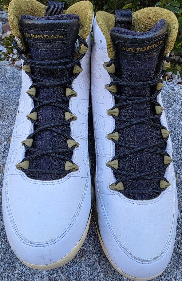 Nike Air Jordan 9 Retro Statue