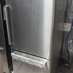 Frigidaire Bottom Freezer Refrigerator 
