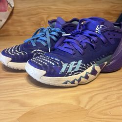 Boys DONOVAN MITCHELL  Basketball Shoes Size 2.5