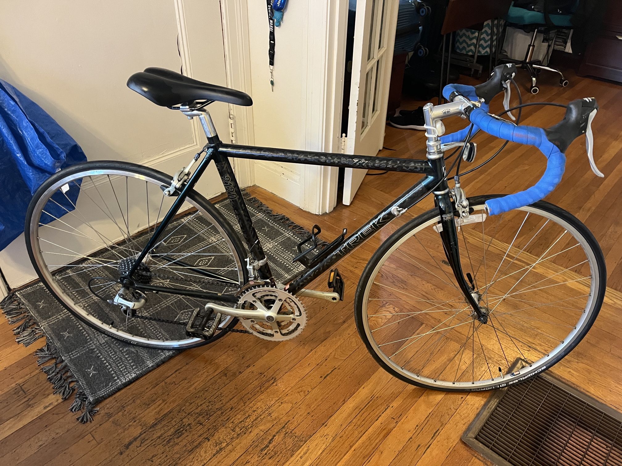 TREK 黒 Trek ZX 2120 Carbon Fiber Road Bike - Great Condition for Sale in