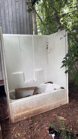 Bath tube with walls