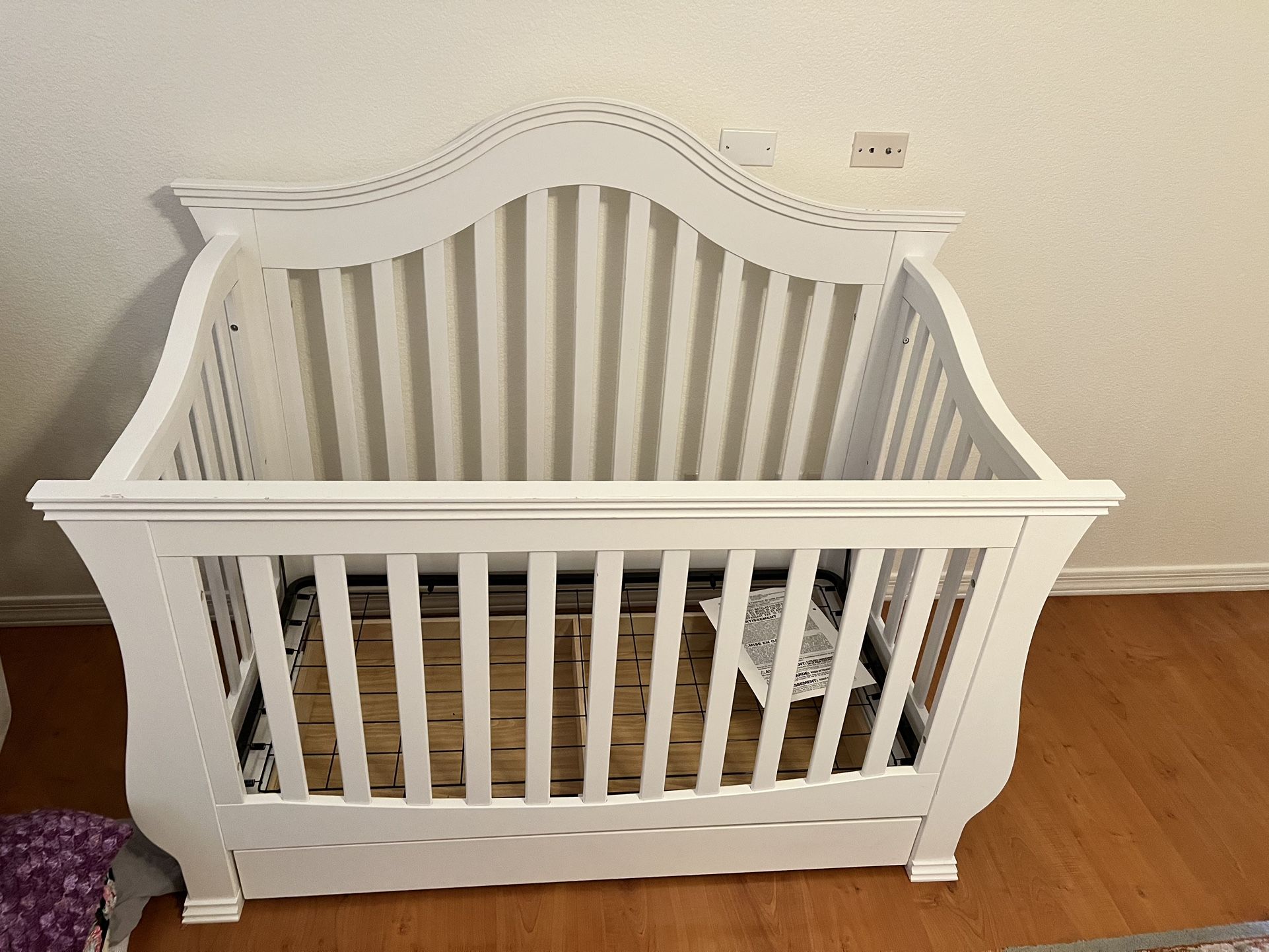 Million Dollar Baby Classic Ashbury Crib in White