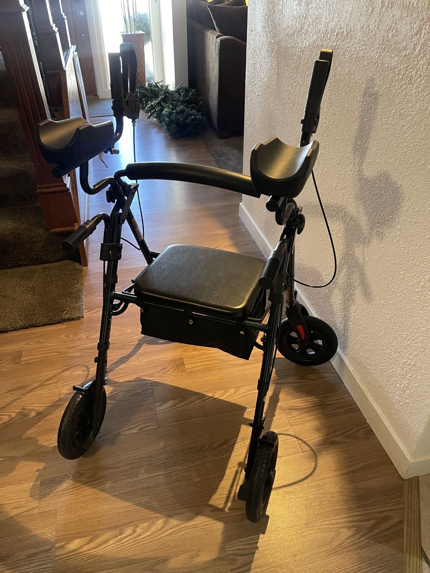 DUAL BREAK UP WALKER