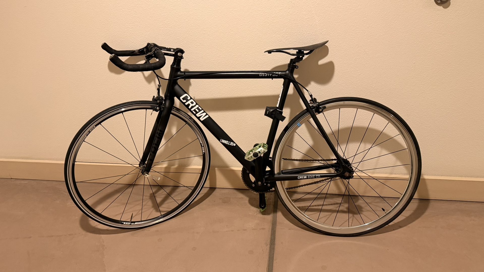 Crew Bike Co. District – Fixie / Single Speed (Onnit Edition)