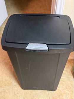 Black Plastic Kitchen Trash Can with Lid