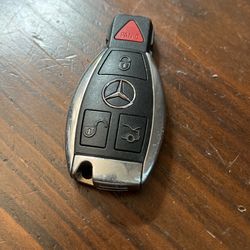 Mercedes Benz 2018 GLC 350E OEM KEY FOB