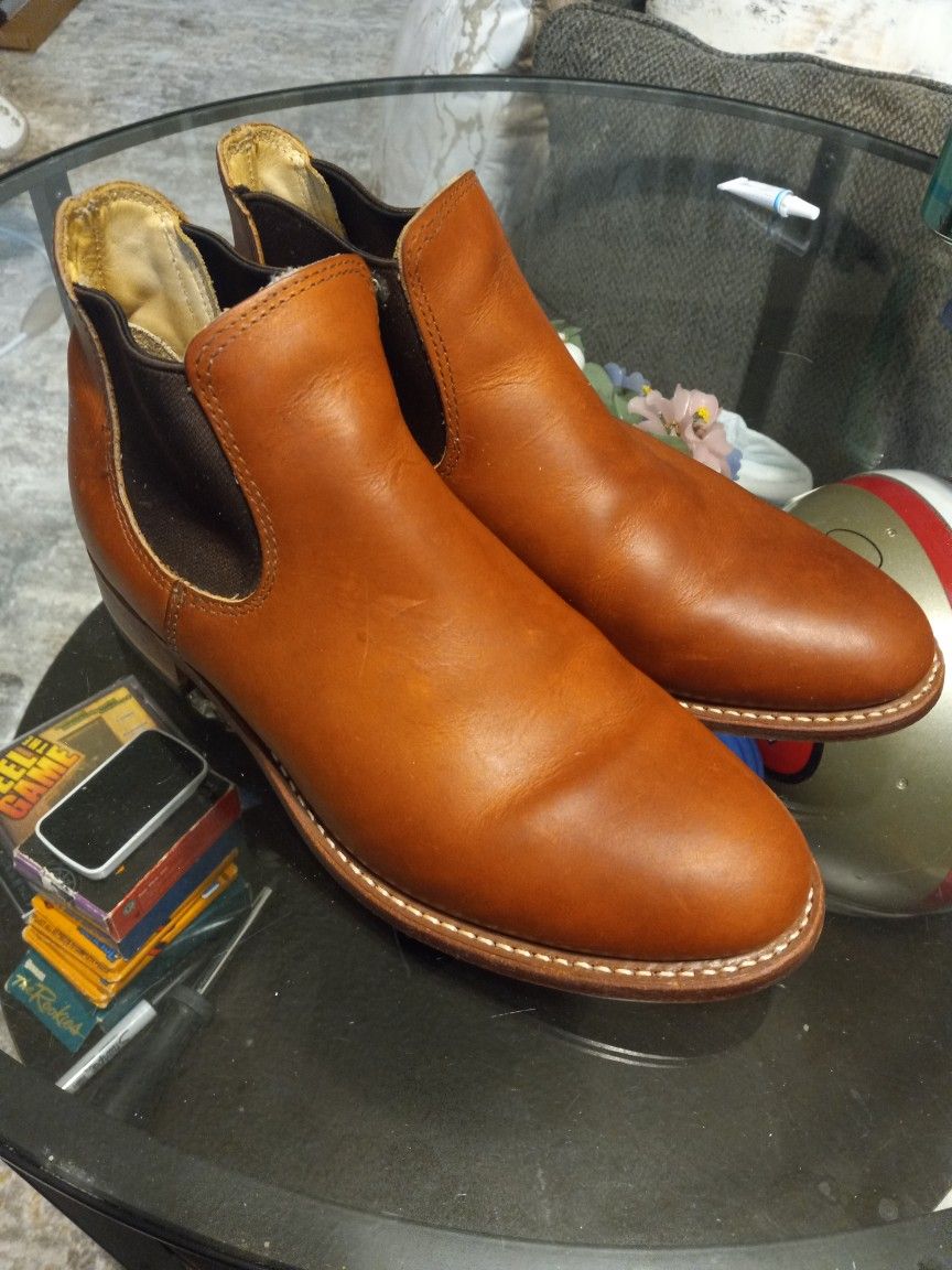 RED WINGS WOMAN BOOTS SIZE 9