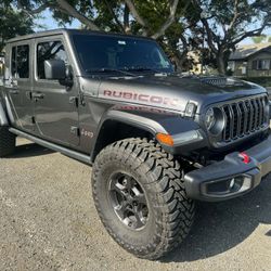 2023 Jeep Gladiator