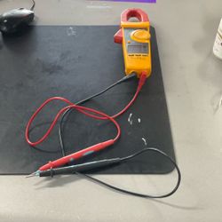 Fluke 337 True RMS Clamp Meter