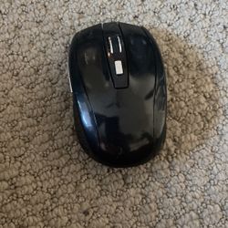 Bluetooth Mouse Via Plug In Runs Off Of AAA Batteries 🔋 