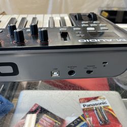 Oxygen25 MIDI Keyboard