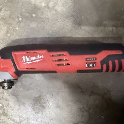 Milwaukee Multitool 