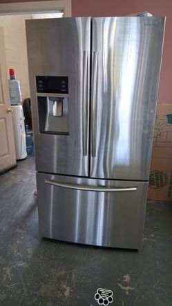 Beautiful Samsung French doors stainless steel refrigerator