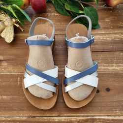 SIZE 2 GIRLS BIG KIDS TRI-COLOR SANDALS 